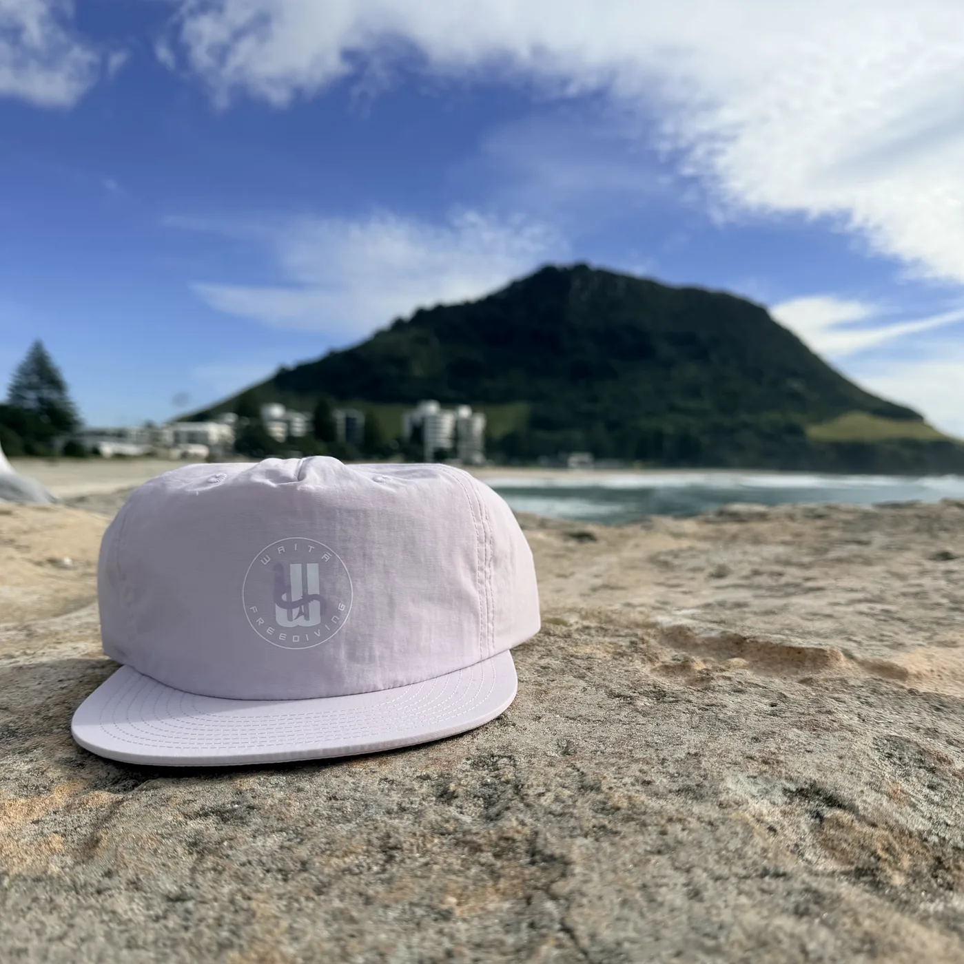 Waitā pōtae wāhine in māwhero